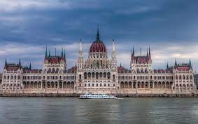 This is the website for the house of parliament visitor centre. Zdanie Vengerskogo Parlamenta V Budapeshte Istoriya Arhitektura Interery