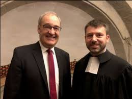 Seit 2021 ist die pfarrerin rita famos präsidentin der . Im Zurcher Grossmunster Gemeinsame Predigt Von Bundesrat Und Kirchenbundsprasident