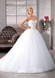 Trägerloses tüll hochzeitskleid mit korsett. Brautstudio Edelweiss Brautmoden Abendmoden Und Brautigammoden Brautkleider Aus Tull Die Eleganz Des Tulls Und Der Effekt Des Weiten Rockes