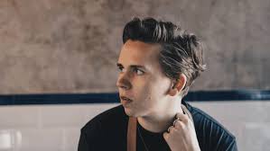 Job moves in hospitality