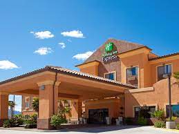 Pokoje v zařízení grand canyon national park holiday inn zahrnují plochou tv, klimatizaci a chladničku, a hosté mohou během svého pobytu zůstat v kontaktu se světem díky internetu zdarma. Holiday Inn Express Suites Kingman Ihg Hotel
