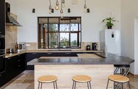 La cuisine est une pièce de vie importante, que l'on utilise au quotidien et dans laquelle nous passons beaucoup de temps. Cuisines Caseo Bama Stores Fenetres Cuisines Vernon Saint Marcel