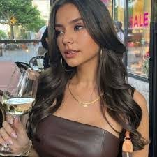 Mia Barry's Instagram, Twitter & Facebook