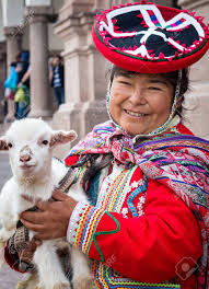 Peruaner tee — peruaner tee, s. Cuszo Peru 18 Marz 2015 Peruanische Frau In Traditionellen Kleidern Posieren Fur Touristen In Cuzco Peru Lizenzfreie Fotos Bilder Und Stock Fotografie Image 43109960