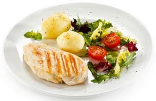 Pechuga de pollo con patatas cocidas