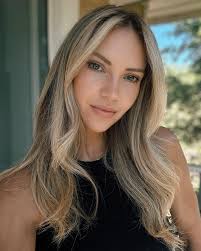 Kate Holliday's Instagram, Twitter & Facebook