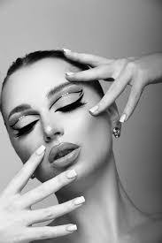 Amber Ballou's Instagram, Twitter & Facebook