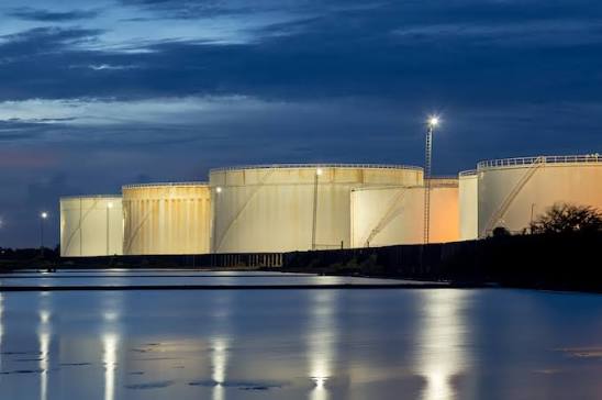 Iran's Oil Storage Almost Full as Sanctions, Pandemic Weigh