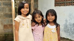 Stunting terjadi mulai janin masih dalam kandungan dan baru nampak saat anak berusia dua tahun.7 stunting adalah sebuah kondisi dimana tinggi badan. Ciri Ciri Anak Stunting Dan Cara Mengatasinya Kumparan Com
