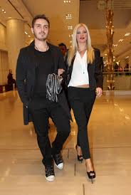 We did not find results for: Xatzhgiannhs Grafthkan Aperigraptes Aisxrothtes Gia Th Sxesh Moy Me Thn Zeta Htan Enoxlhtiko Gossip Tv Gr