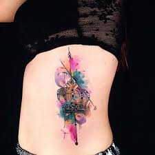 Woman Belly Watercolor Crown Tattoo Kadin Beli Renkli Tac Dovmesi Karizmatik Dovmeler Guzel Dovmeler Dovme