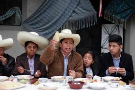 Jun 11, 2021 · pedro castillo junto a su esposa lilia y sus tres hijos alondra, arnold y jennifer antes de tomar una sopa verde, plato tradicional de cajamarca, perú. Elecciones En Peru Pedro Castillo Insta A La Calma Y Dice Que Espera Que Sea El Pais Quien Gane Internacional Noticias El Universo