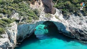 Σε πλήρη εξέλιξη είναι η μεγάλη πυρκαγιά που ξέσπασε την τετάρτη στο σχίνο κορινθίας, που κατακαίει τα πάντα στο πέρασμά της, από εκτάσεις παρθένου δάσους έως σπίτια. Korin8ia Ayto Einai To Galazio Para8yro Poy Mageyei Ntopioys Kai Toyristes To Aristoyrghma Ths Fyshs Pics Vid