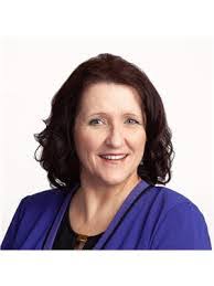 Kelly Brazell's Instagram, Twitter & Facebook