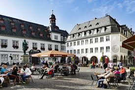 Şirketle 02236 321671 aracılığıyla irtibat kurabilirsiniz. Koblenz Altstadthotel Und Rathaus Links Am Jesuitenplatz 16 10 2017 Staedte Fotos De