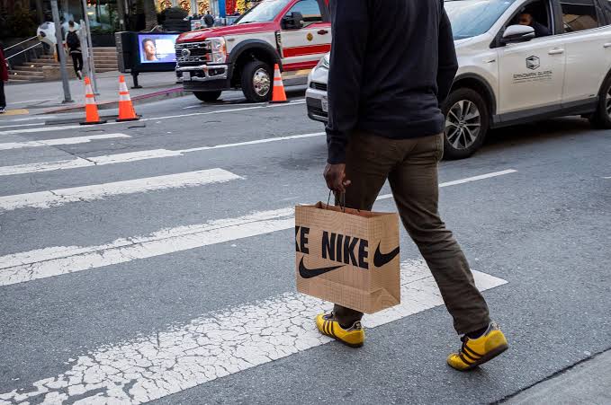 Nike enfrenta perspectiva pessimista de vendas e complica plano de  recuperação - InvestNews