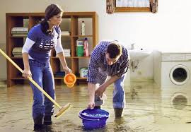 Es ist ebenso nötig wie lästig, wenn es sich an den richtigen orten aufhält. Wasserschaden Bautrocknung Leckageortung