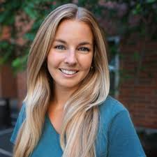 Halle Conway's Instagram, Twitter & Facebook