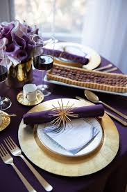 Gold and emerald green must be the best holiday color scheme for a table setting. 10 Best Gold Accent Table Setting Ideas Gold Accent Table Accent Table Sets Table Settings