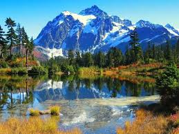24 Beautiful Mountain Lakes Photos World Inside Pictures Lake Photos Beautiful Mountains Mountain Lakes