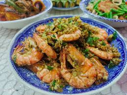 Letakkan sedikit minyak dan biarkan hingga panas. Asam Pedas Ikan Pari Untuk Si Dia Aku Sis Lin