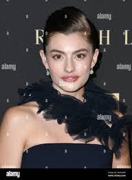 Diana Pollack's Instagram, Twitter & Facebook