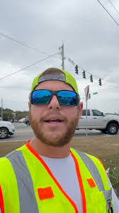 This Will Save Many Lives!! #reels #reelsinstagram #trafficlights  #educational #viral #safety #bluecollar #redlight #radar #police