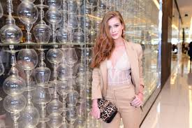 Marina Ruy Barbosa admite em brincadeira já ter enviado nudes e nadado nua  - Purepeople