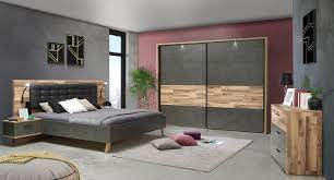 • zum kompletten schlafzimmer gehört zudem ein nachttisch, auf dem abendlektüre, leselampe sowie ohrstöpsel liegen und der das. Schlafzimmer Komplett Eiche Optik Ricco 3 Teilig Kaufen Bei Mobel Lux