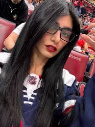 Я видел как ее ебли