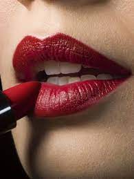 Journee Mondiale Du Rouge A Levres Le 29 Juillet M A C Dega Rouge A Levres Levre Rouge A Levres Noir Mat