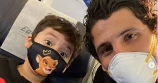 والكتاب للمؤلف الشيخ احمد بن علي البوني الذي تم أخذ هذا المخطوط وكتابة من الشيخ الحاج نور محمد. Ø£Ø­Ù…Ø¯ Ø­Ø¬Ø§Ø²ÙŠ ÙˆØ§Ø¨Ù†Ø§Ù‡ ÙŠØ±ØªØ¯ÙˆÙ† Ø§Ù„ÙƒÙ…Ø§Ù…Ø§Øª Ø§Ù„ÙˆØ§Ù‚ÙŠØ© Ù„Ù…ÙˆØ§Ø¬Ù‡Ø© ÙƒÙˆØ±ÙˆÙ†Ø§ Ø§Ù„ÙŠÙˆÙ… Ø§Ù„Ø³Ø§Ø¨Ø¹