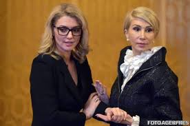 Turcan kitle iletişim araçları, ifade özgürlüğü, insan hakları ve sağlık konularına odaklanan sivil toplum gruplarıyla çalışmıştır. Care A Fost EvoluÈ›ia RalucÄƒi Turcan Cea Care A Intrat In PoliticÄƒ AlÄƒturi De Theodor Stolojan È™i A Condus Interimar Pnl Ul Intr O PerioadÄƒ De CrizÄƒ Libertatea