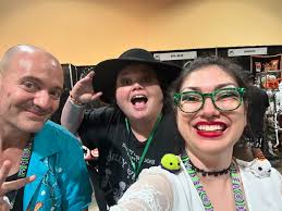 DAY 1 (PT.1) of @midsummerscream WAS AMAZING🤩🙌🏼🎃🖤👻 OH OUR SPOOKY  HEARTS WERE SO HAPPY To be Reunited with you All🤩🙌🏼👻🎃🖤 Thank you to  all of our friends, fellow Haunt/Horror Fans, Vendors, and