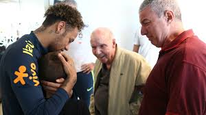 2 times as a player, 1 time as a coach and 1 time as the coach's assistant. Bring Home The World Cup Brazil Welcome Legend Zagallo To Granja Comary Goal Com