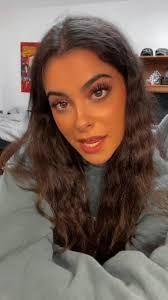 Kira Hobbs's Instagram, Twitter & Facebook