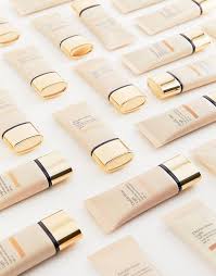 Мне пришлось научиться наносить его, так он дуже класний тональний. Estee Lauder Double Wear Light Soft Matte Hydra Make Up Mit Lsf 10 Asos