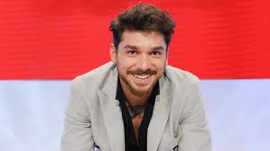 Andrea cerioli è un ragazzo di 31 anni originario di bologna, diventato famoso grazie alla sua la fidanzata di andrea cerioli è arianna cirrincione, scelta dal ragazzo sul trono di uomini e donne. Andrea Cerioli L Ex Tronista Canta Un Inno D Amore Tv Sorrisi E Canzoni