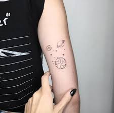 Bilek dövmeleri, dövme, dövme fikirleri hakkında daha fazla fikir görün. Pin By Beyda Ozkan On Tattoos Wrist Tattoos For Guys Tattoos Planet Tattoos