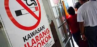 Penguatkuasaan premis tempat makan sebagai kawasan larangan merokok menjadikan keseluruhan 24 zon larangan merokok, antaranya. Perda Kawasan Tanpa Rokok Disahkan Dilarang Merokok Di Sejumlah Ruang Publik Kota Ambon Satu Maluku