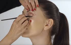 How to apply makeup like professional with pictures. How To Apply Makeup Like A Pro