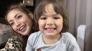 Jessica iskandar is an indonesian actress known for her work in the movies such as 'dealova', 'diva', 'nazar', 'kung fu pocong perawan' etc. Jessica Iskandar Bricht Ehe Ab El Barack Nennt Richard Nicht Mehr Daddy Nach Welt