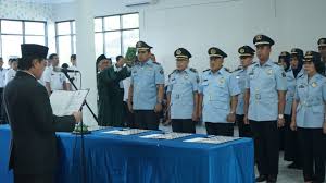 Pemberdayaan masyarakat adalah upaya untuk memberikan daya (empowerment) atau penguatan (strengthening) kepada masyarakat. Jabatan Merupakan Kedudukan Yang Menunjukan Tugas Fungsi Tanggung Jawab Wewenang Dan Hak Seorang Pegawai Asn Dalam Suatu Satuan Organisasi
