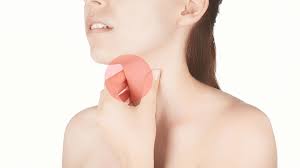 Placche in gola, quando sono collegate ai problemi dentali?