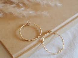 Keep Gold Plated Jewelry Gleaming For Years In 2020 Jewelry Plate Solid Gold Jewelry Pandora Jewelry Bracelets