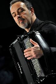 S'adapter au terrain comme à l'économie, l'accordéon comme solution. Jean Pierre Leray 5 Planetes