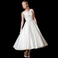 L'importante è sentirsi sempre a proprio agio con l'abito che si nel nostro atelier davino troverai anche abiti lunghi che magicamente dopo la cerimonia si trasformano in vestiti corti, che ti permetteranno di ballare e di. Gli Stili Della Sposa Sposa Anni 50 Matrimonio A Bologna Blog