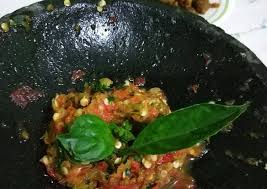 Sekarang mau coba buat sendiri. Resep Sambal Dadak Kemangi Yang Mantap