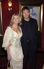 It is based on columbia pictures 's 2002 movie maid in manhattan, starring jennifer lopez and ralph fiennes. Maid In Manhattan 2002 Photo Gallery Imdb