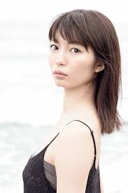 写真）仲村トオルの娘ミオ、美脚をあらわ スタイル際立つ初グラビア - エンタメ - ニュース ｜クランクイン！